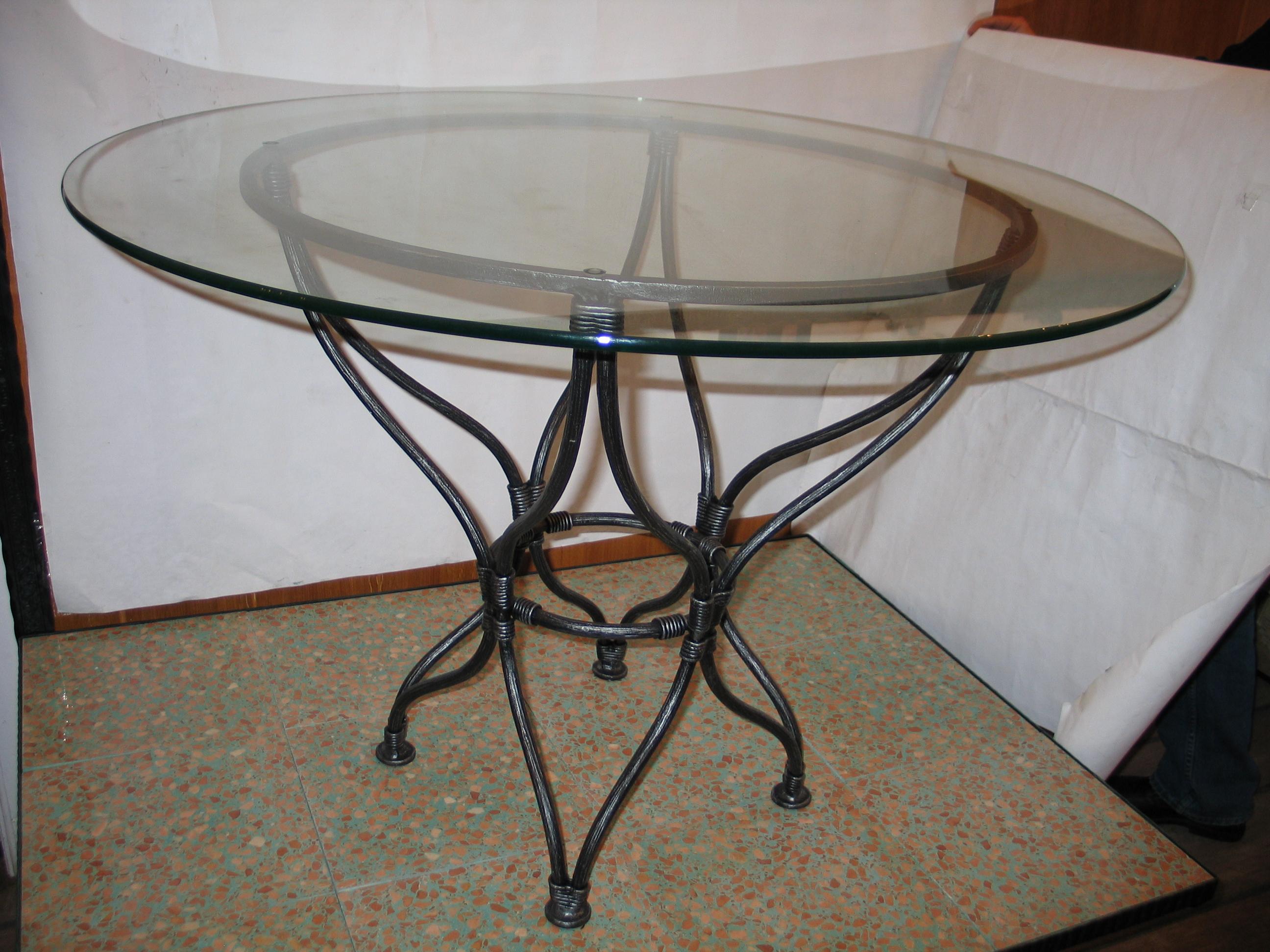 Кованые столы со стеклом овальные